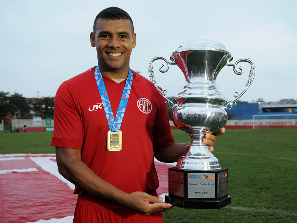 Vagner Eugênio celebra gol que deu o título ao America