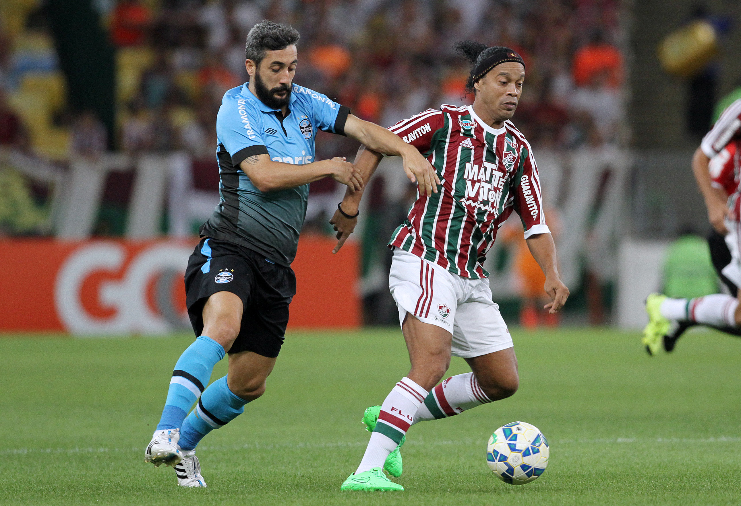 Fluminense vence o Grêmio e retorna ao G4