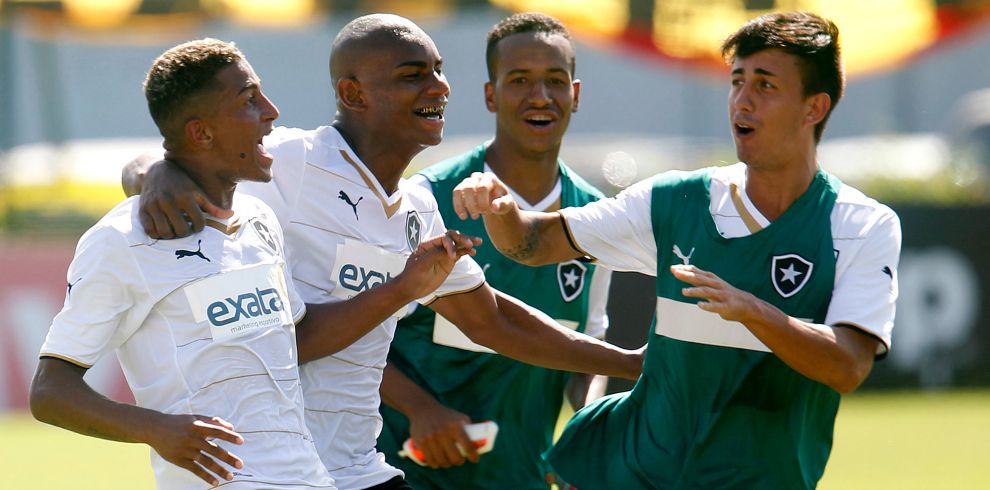 Botafogo larga na frente na decisão da Taça Rio Sub-20