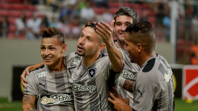 Botafogo vence o América/MG e assume a vice-liderança