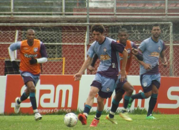 Friburguense confirma o retorno do meia atacante Romulo Cabral