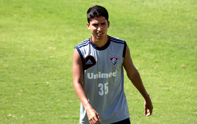 Macaé contrata o lateral-direito Igor Julião