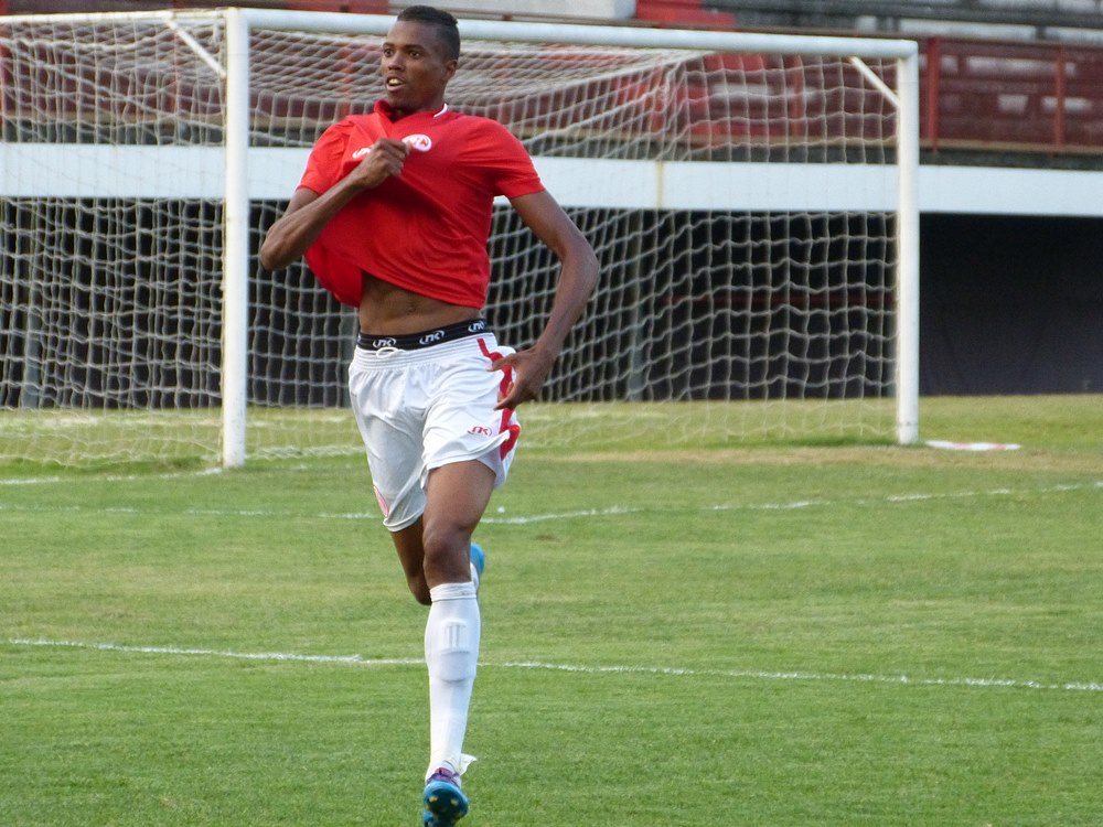 Darlan comemora vitória com golaço na estreia do America na Copa Rio