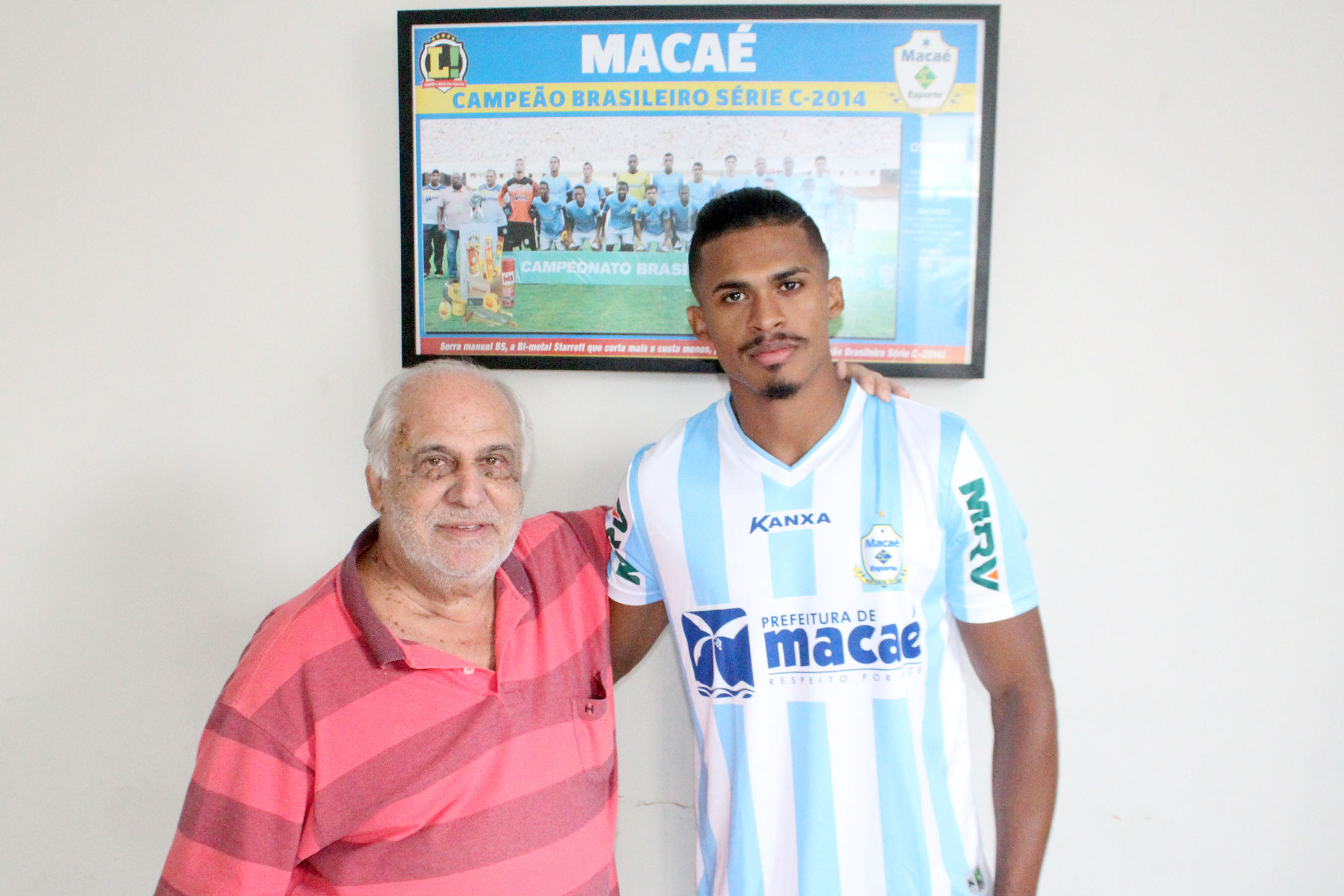 Macaé apresenta o volante Fabrício Baiano