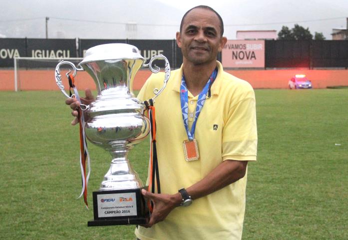 Nova Iguaçu renova com Edson Souza para o Carioca-2017