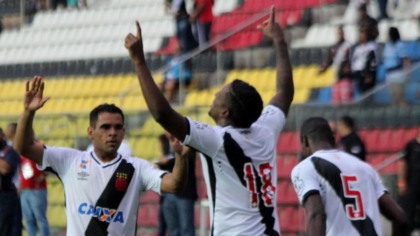 Vasco vence o Paraná em Cariacica