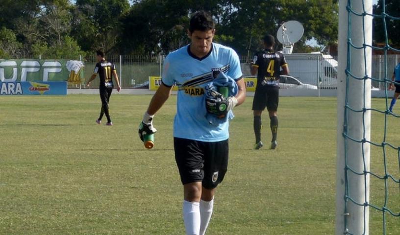 Voltaço acerta o retorno do goleiro Douglas Borges