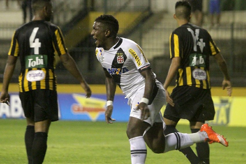 Vasco vence o Tigres e segue imbatível no Carioca