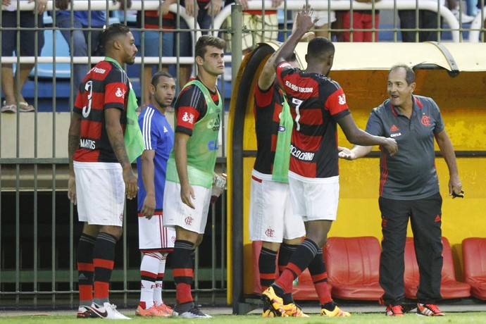 Flamengo goleia o Resende e se classifica