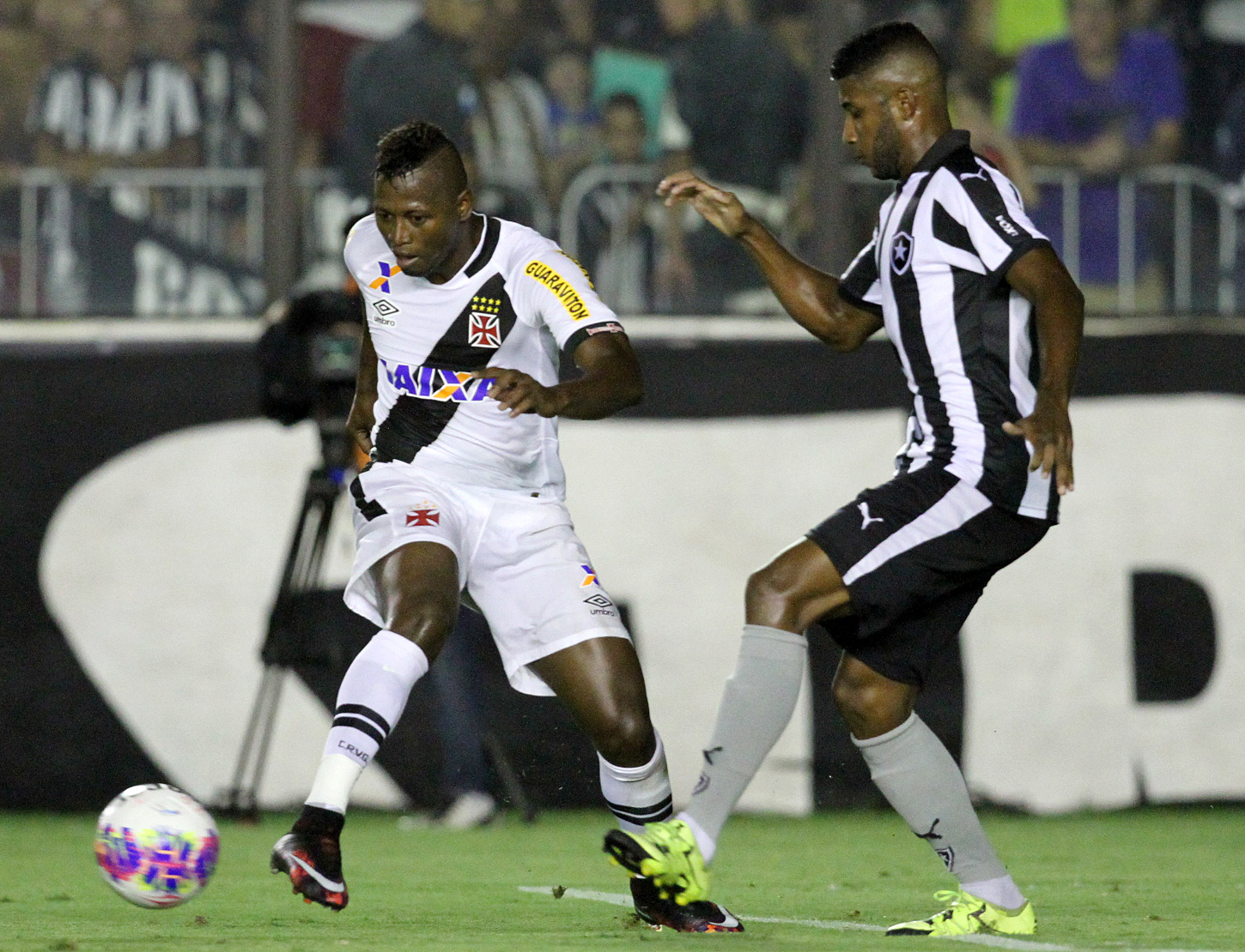 Tudo igual no clássico em São Januário