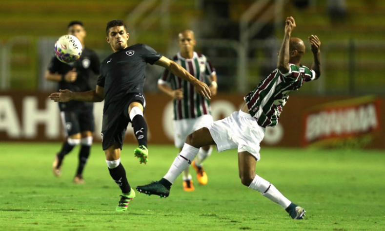 Fluminense marca no fim e clássico termina empatado