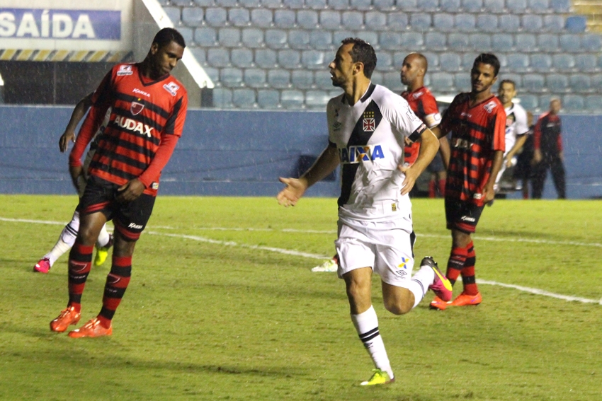 Vasco arranca empate com o Oeste-SP e segue líder isolado da Série B