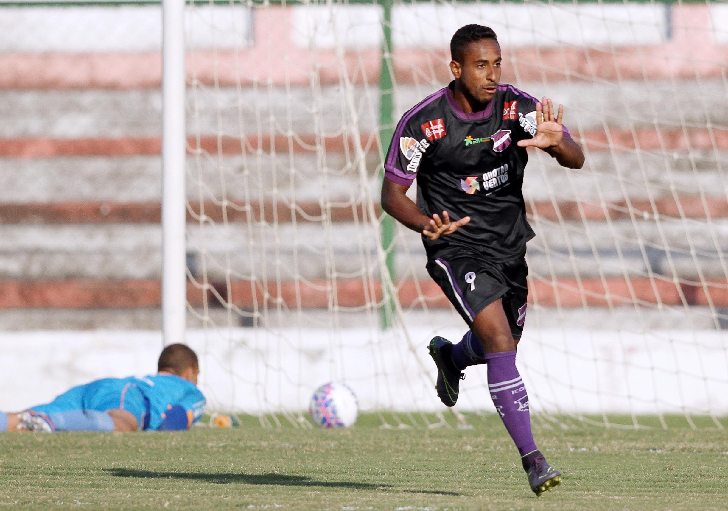 Carapebus/Campos larga na frente nas semifinais da Taça Corcovado
