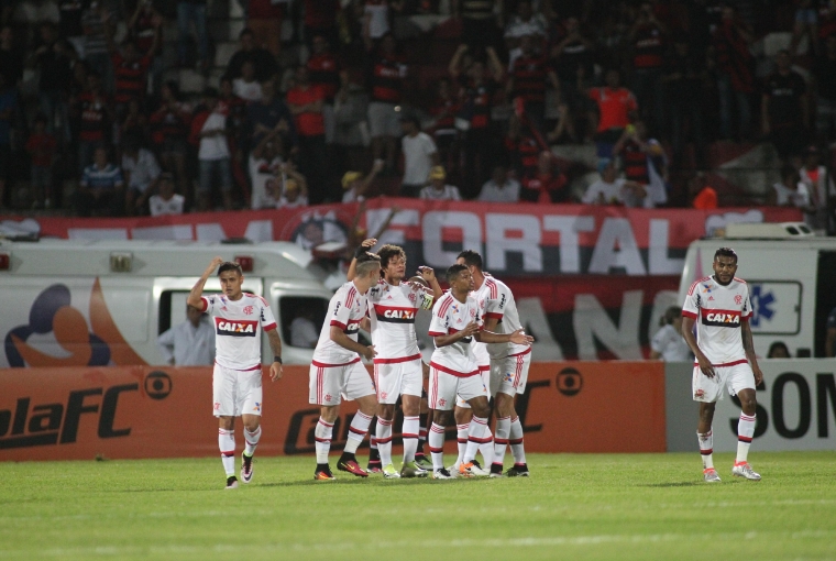 Flamengo chega ao G4 do Brasileirão ao vencer o Santa Cruz