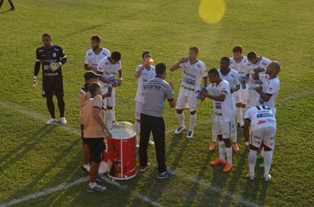 Americano vence e continua sonhando com as semifinais