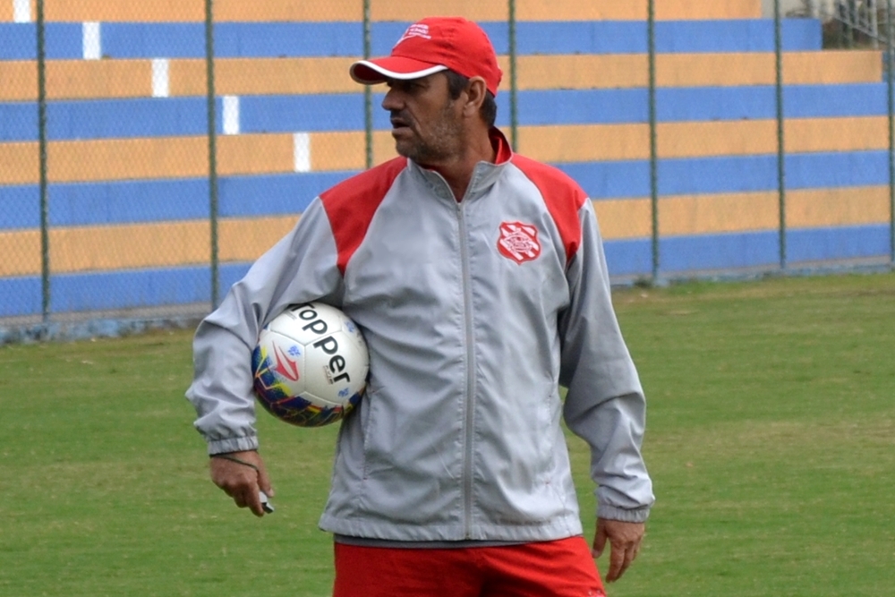 Mário Marques aprova primeira semana de trabalhos com bola do Bangu