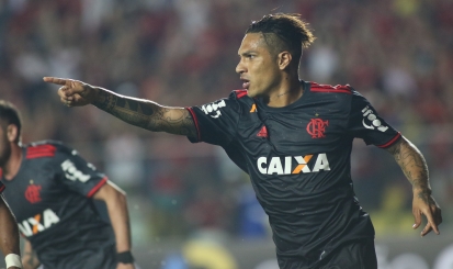 Flamengo vence e se aproxima do G-4 do Brasileirão
