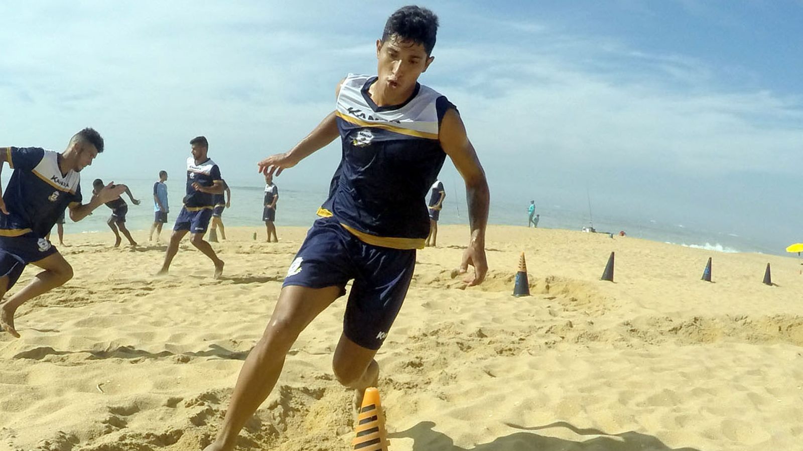 America contrata mais um reforço para a defesa