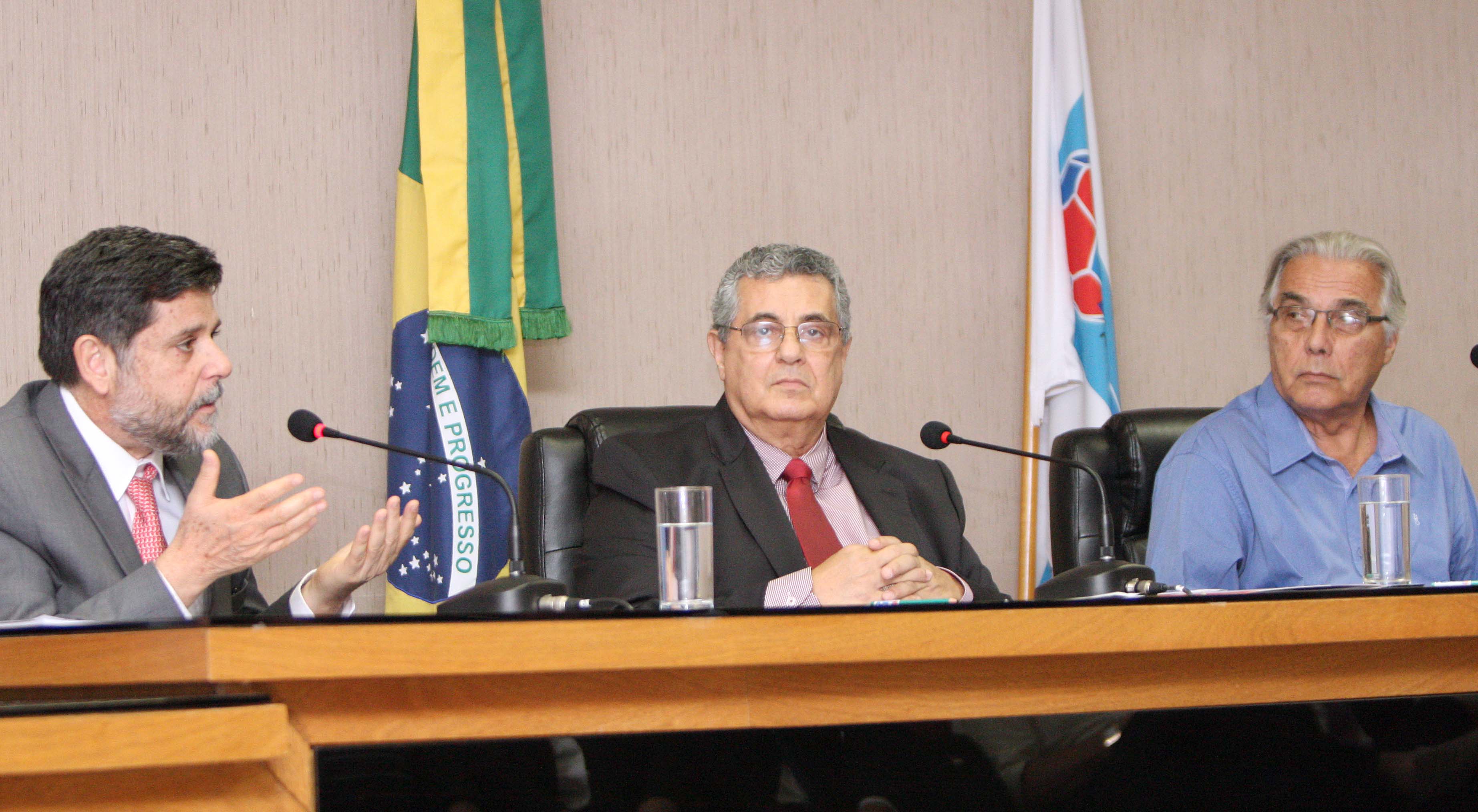 FERJ libera inscrição de refugiados fora da cota de estrangeiros