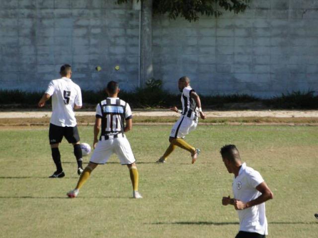 Resende vence o Queimados e entra no G2