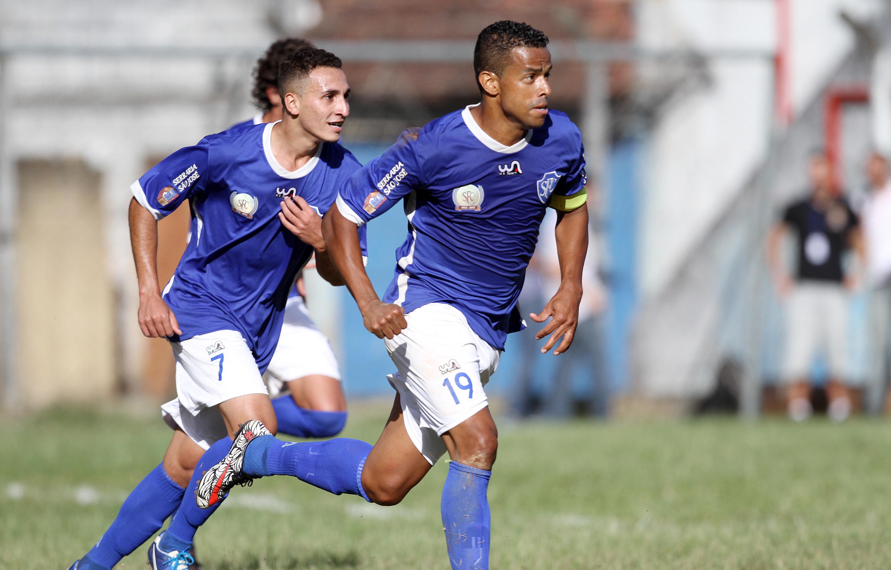 Serrano vence e garante acesso para Série B-2017