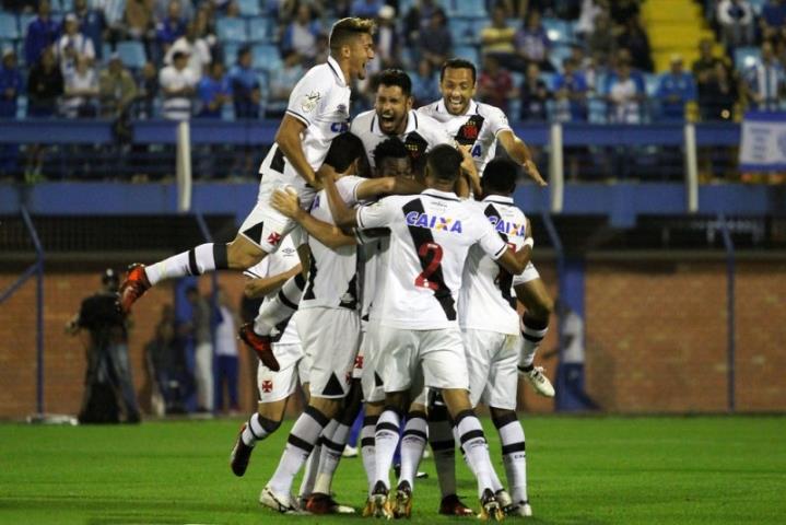Vasco leva a melhor diante do Avaí-SC na Ressacada