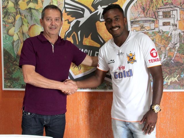 Nova Iguaçu acerta a contratação do atacante Vinicius Paquetá