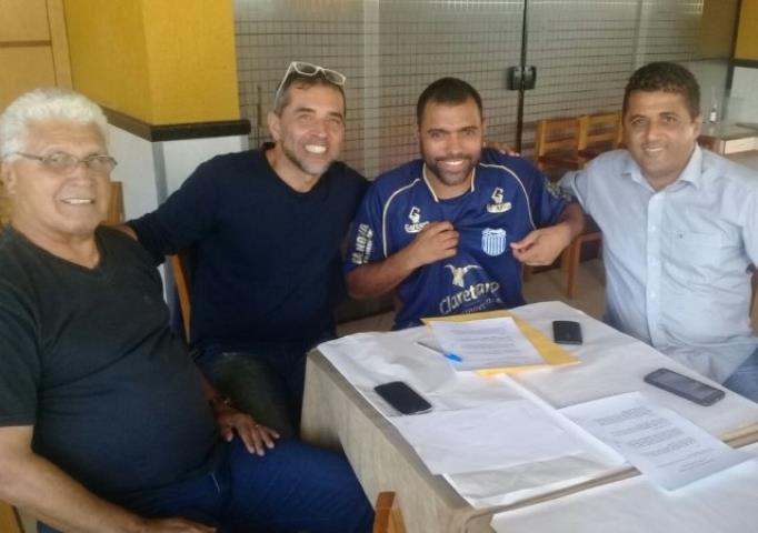 Goytacaz acerta com Marcio Carioca