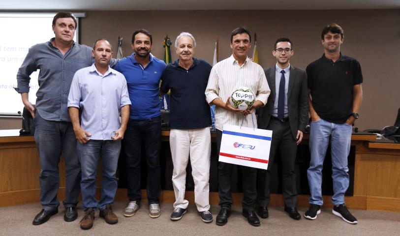 Zé Ricardo realiza palestra para alunos do CFT
