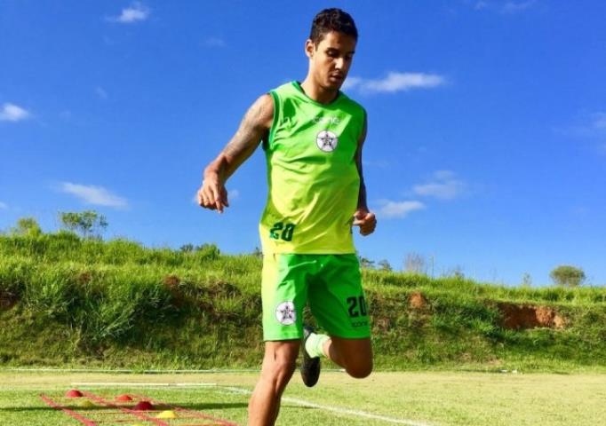 Resende acerta a contratação do atacante Michael, ex-Fluminense