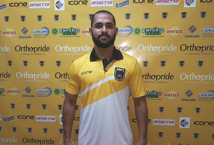 Voltaço apresenta o zagueiro Bruno Costa