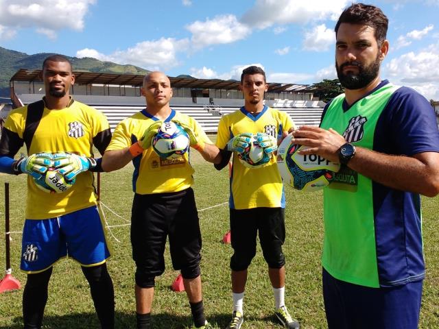 Mesquita prepara seus goleiros para a Série B2