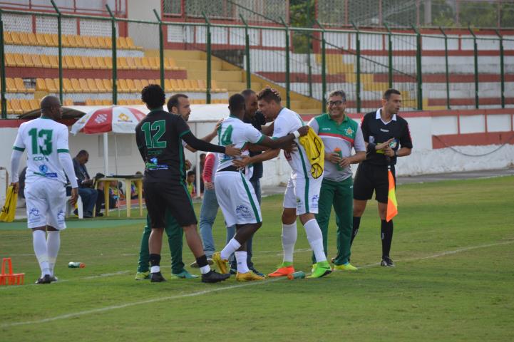 Portuguesa vence o Itumbiara e segue líder