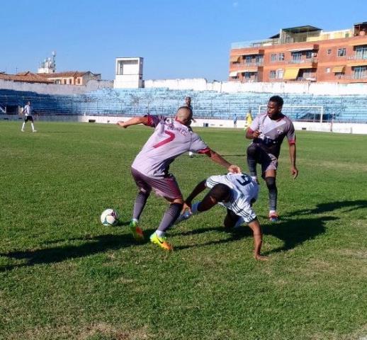 Barcelona vence a segunda