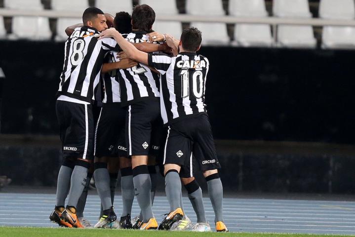 Botafogo vence o Sport e pula para sexto