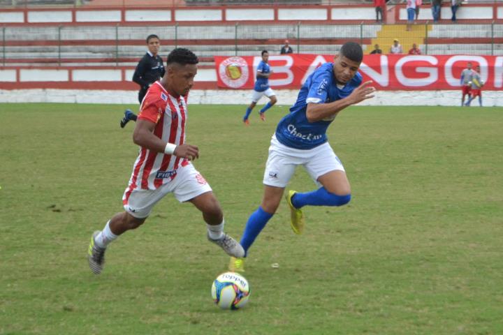 Bangu faz o "dever de casa" e segue na Copa Rio
