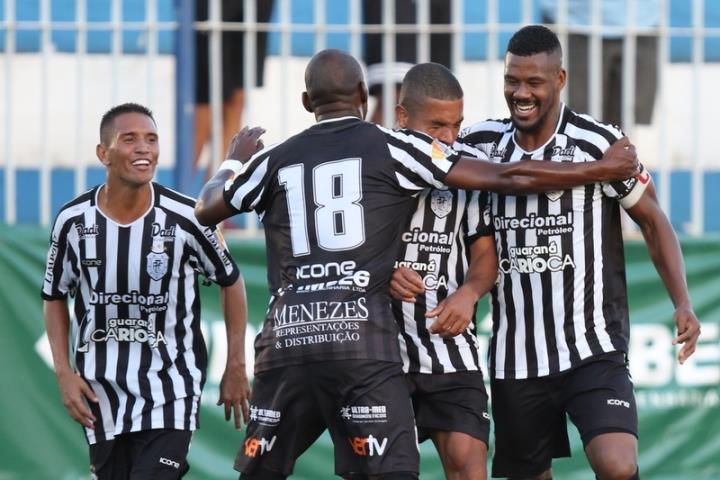 Americano vence e se classifica para as semifinais