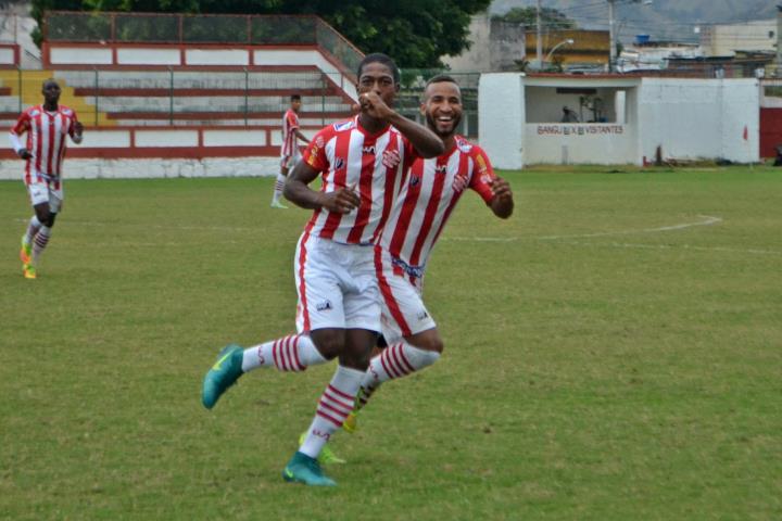 Mauro Silva vibra com gol da classificação e exalta o Bangu
