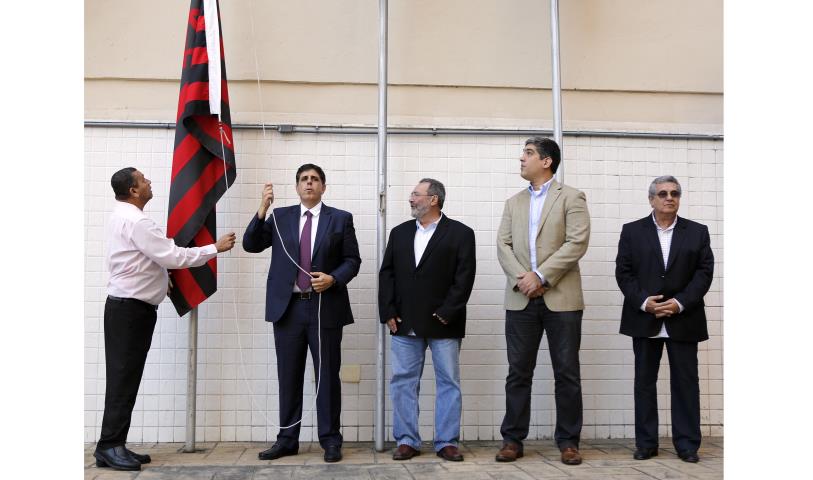 Flamengo hasteia bandeira de Campeão Carioca na FERJ