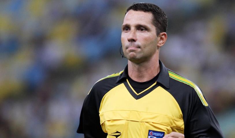Rodrigo Carvalhaes apita a final da Taça Santos Dumont