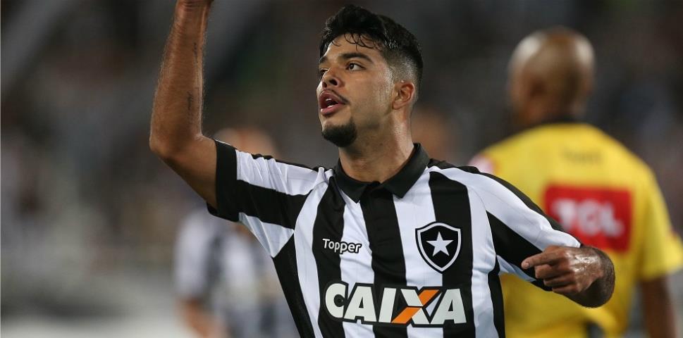 Botafogo volta a vencer no Brasileiro