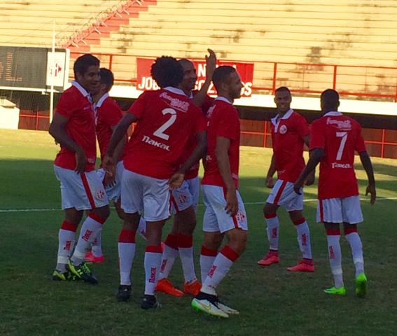 America vence e retorna à liderança do Grupo A