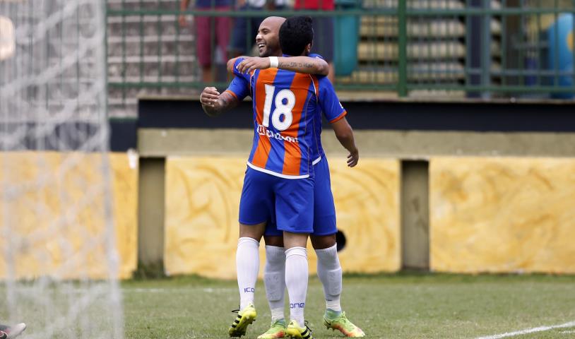 Com dois gols de Léo Guerreiro, Duque de Caxias derrota o Carapebus