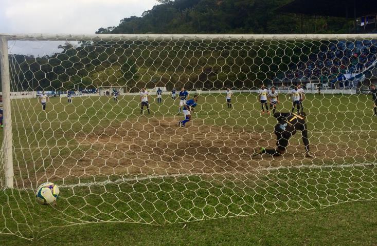 Serrano vence e segue líder do Grupo B