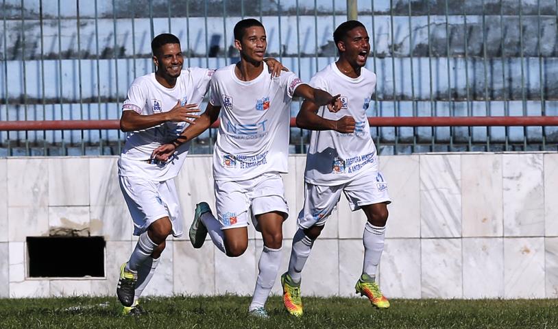 Angra em vantagem na decisão da B2