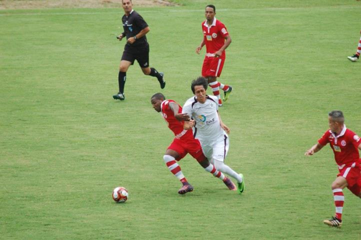 Resende estreia no Grupo X com vitória