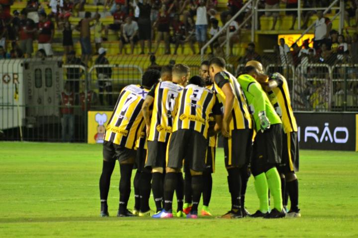 Voltaço visita o Bangu buscando a recuperação na Taça GB