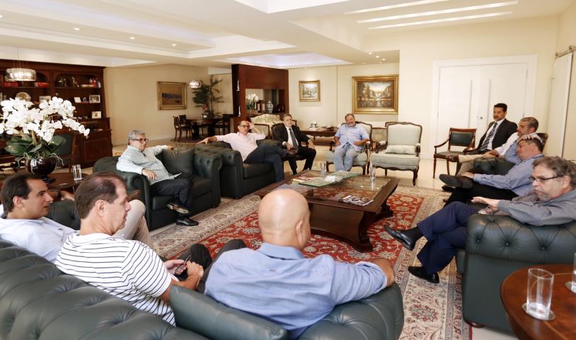 Presidente da FERJ se reúne com clubes para debater o combate a violência no Futebol Carioca