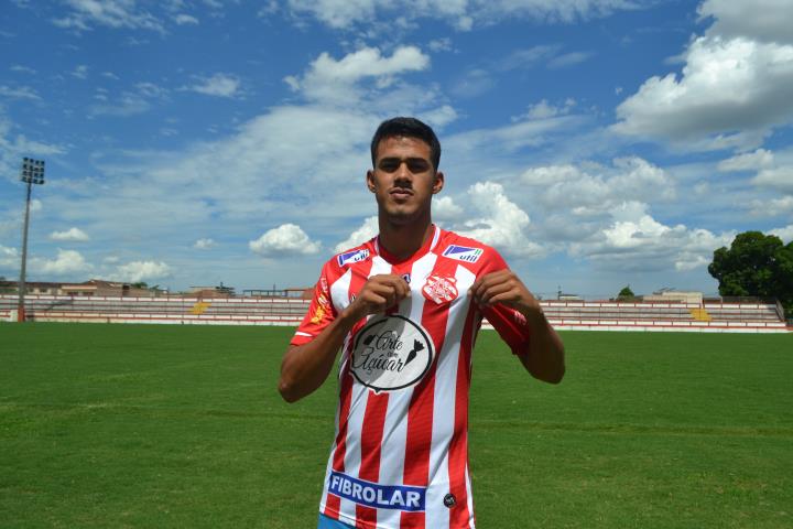 Bangu anuncia contratação do zagueiro Oliveira