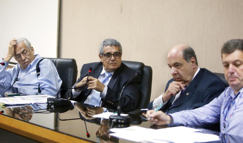 Arbitral decide preços dos ingressos e aumenta número de substituições no Carioca